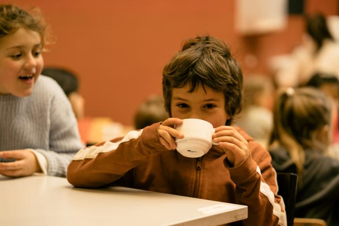 Eén keer per week krijgen alle kinderen op school gratis verse zelfgemaakte soep.