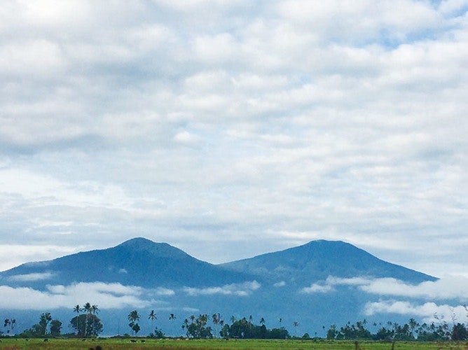 Het idyllische landschap van Kereinci in de provincie Jambi op het eiland Sumatra.