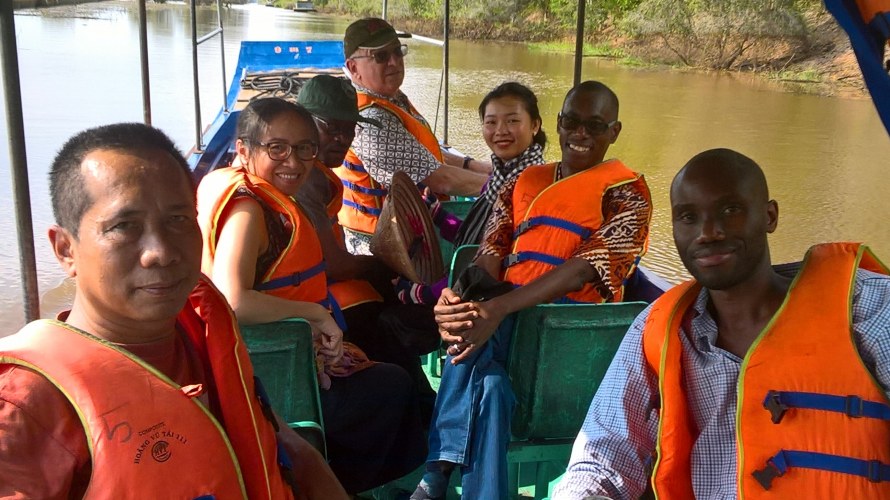 Discovering rice 'fields' by boat