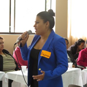 “En vez de solo perseguir sus propias necesidades, un verdadero líder ve también las necesidades de los demás y estimula a su equipo para lograr un objetivo en común.